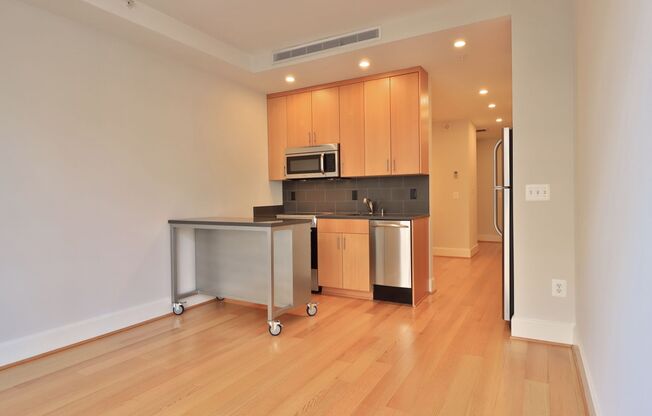 1 bed, 1 bath, $2,400, Unit 211