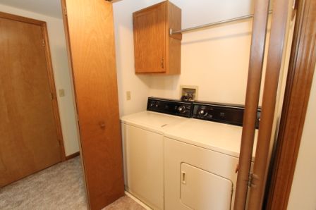 2 beds, 1 bath, $895, Unit APT. 4