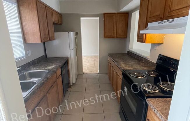 3 beds, 2 baths, $1,400, Unit Berry#14