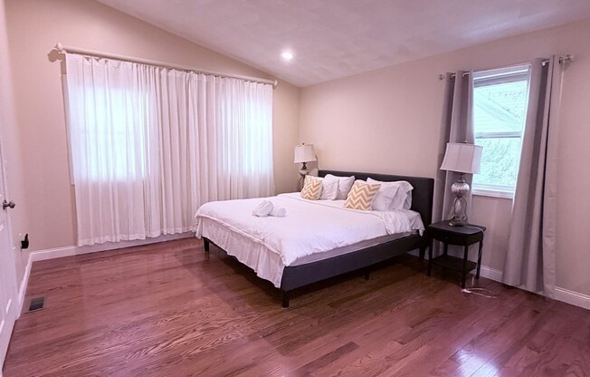 3 beds, 2 baths, 1,600 sqft, $6,300, Unit 201