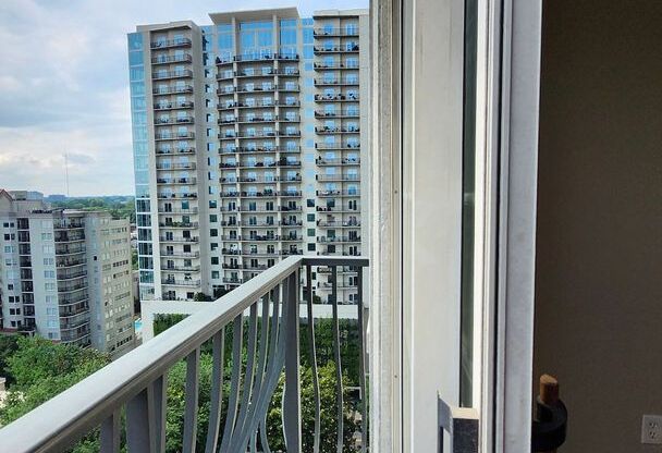 2 beds, 2 baths, $2,250, Unit #1105