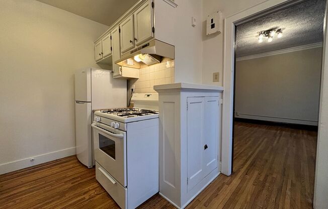 Studio, 1 bath, 455 sqft, $949, Unit 108