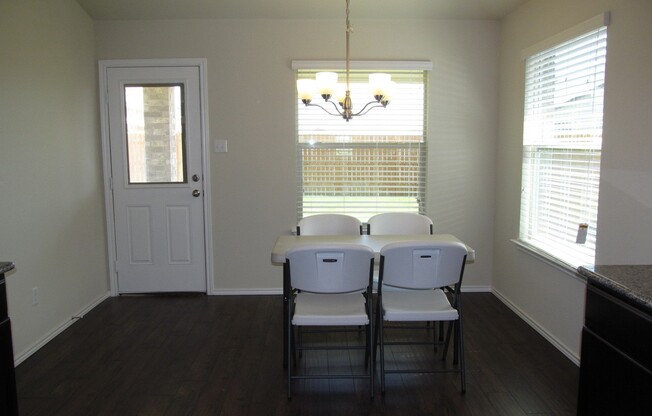 3 beds, 2 baths, $1,595