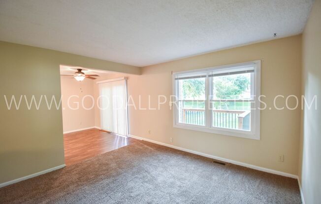 Half Off 1st Months Rent! 3 Bedroom 2 Bath Single Family Home in Urbandale.