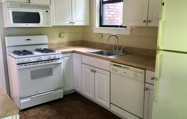 *** Duplex Two Bedroom Apartment for Rent * Brentwood Beauty * Pet Friendly * Available Now * Spacious with Porch ***