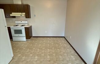 2 beds, 1 bath, $800, Unit 204