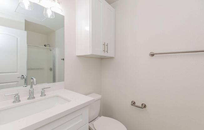 2 beds, 2 baths, 880 sqft, $3,020