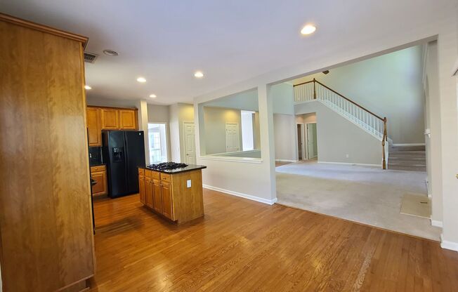 5 beds, 3 baths, $2,695