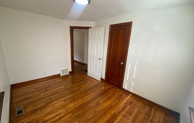 2 beds, 1 bath, $1,050