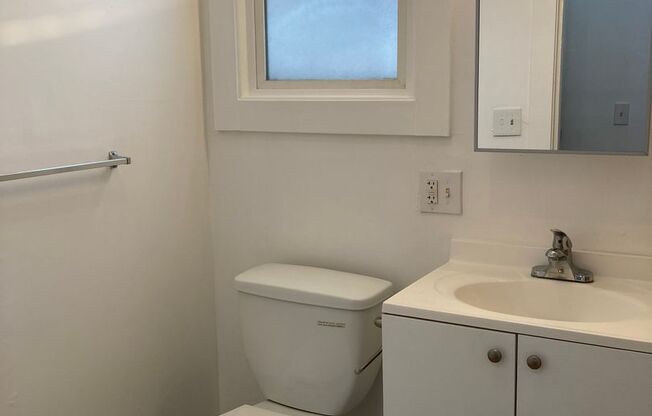 1 bed, 1 bath, $1,600, Unit Unit B