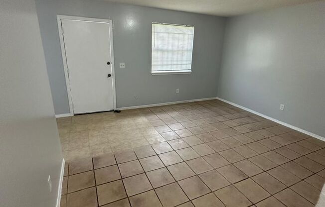 2 beds, 1 bath, 750 sqft, $950, Unit Unit 3