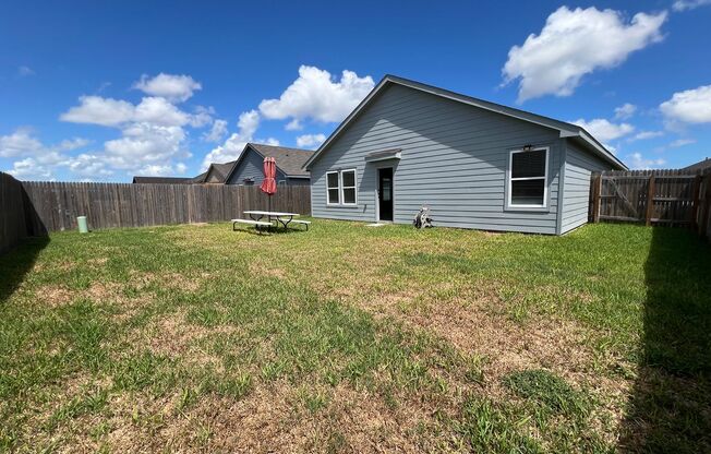 NEWER 4BDRM HOME IN LONDON ISD!