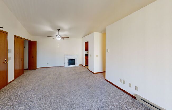 2 beds, 1 bath, 980 sqft, $1,760, Unit 7722CF
