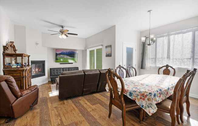 Great Location Woodland Park Townhome!