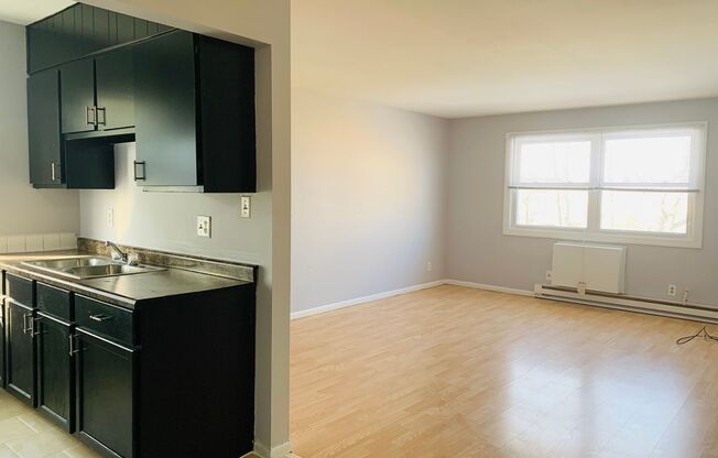 2 beds, 1 bath, $1,300, Unit 4000-204