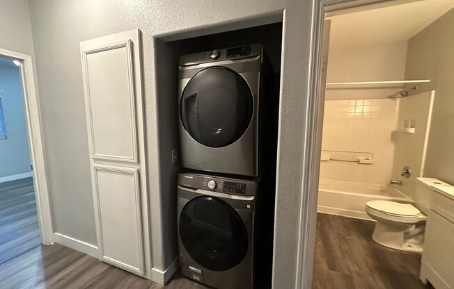 3 beds, 2 baths, $1,400, Unit # 1172