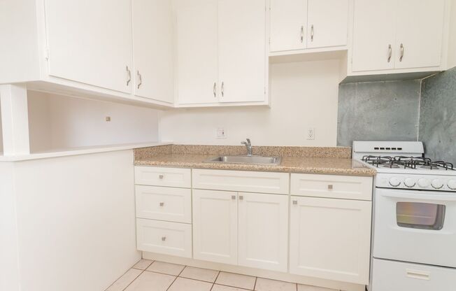 2 beds, 1 bath, $1,999, Unit F