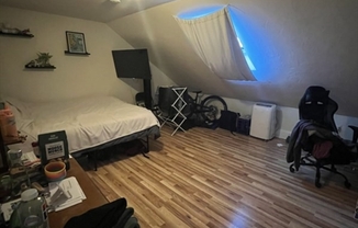 4 SEXTON CT