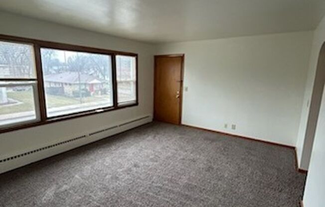 2 beds, 1 bath, $1,000