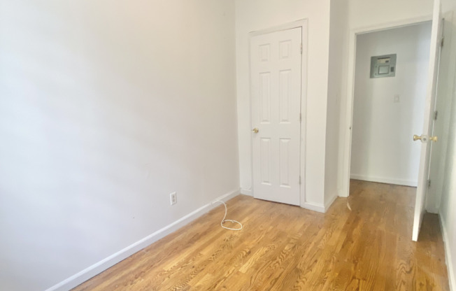 2 beds, 1 bath, $3,350, Unit 18