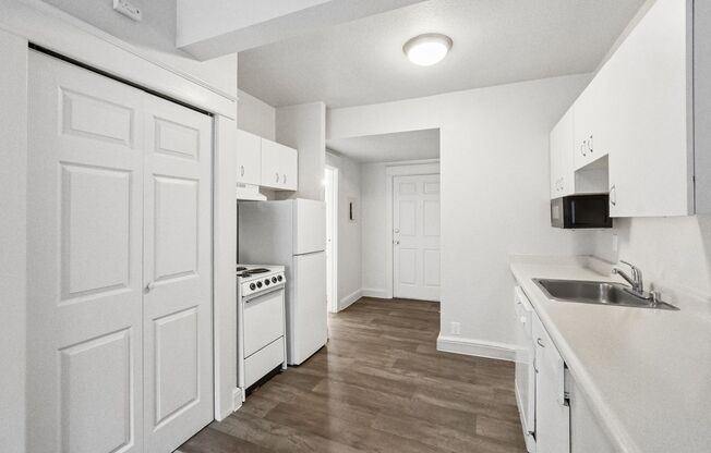 Studio, 1 bath, 233 sqft, $1,065, Unit 211