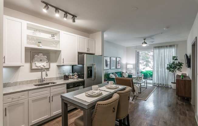 Kitchen | The Everly Apartments