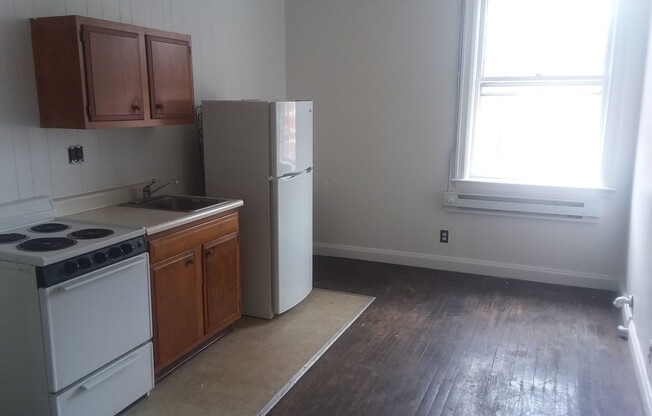 Studio, 1 bath, 150 sqft, $575, Unit 305