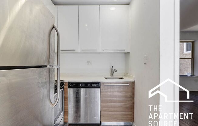 925 W Carmen Ave.