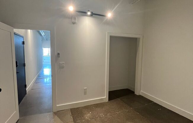 2 beds, 1 bath, 725 sqft, $2,275, Unit 527