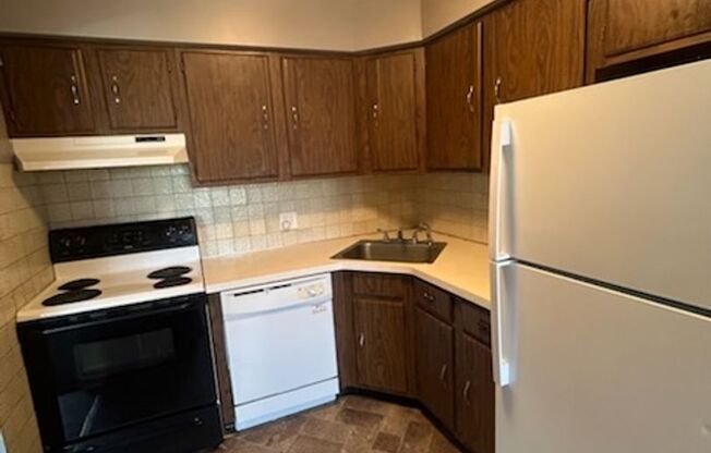 2 beds, 1 bath, 850 sqft, $1,075, Unit Unit 277-1