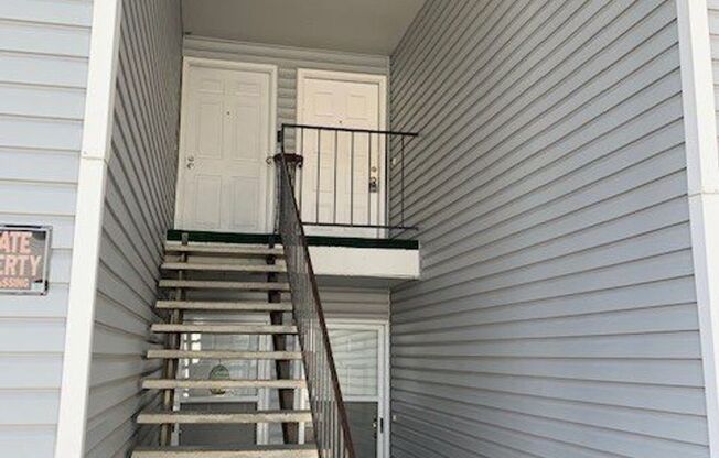 2 Bed/1 Bath SE Bend Condo with Single Car Garage