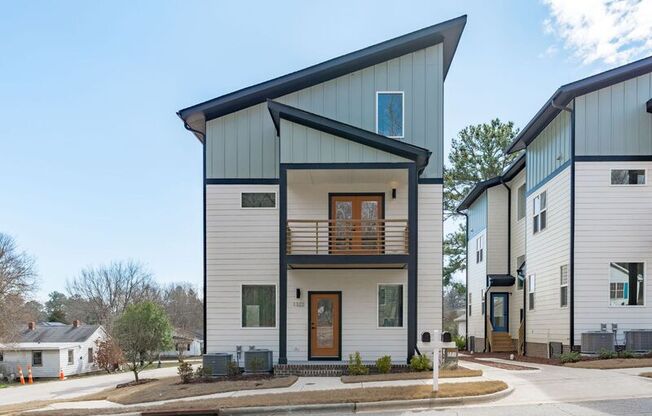 1322 E LENOIR ST