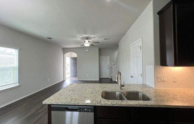 3 beds, 2.5 baths, $1,395