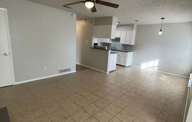 2 beds, 1.5 baths, 800 sqft, $1,195