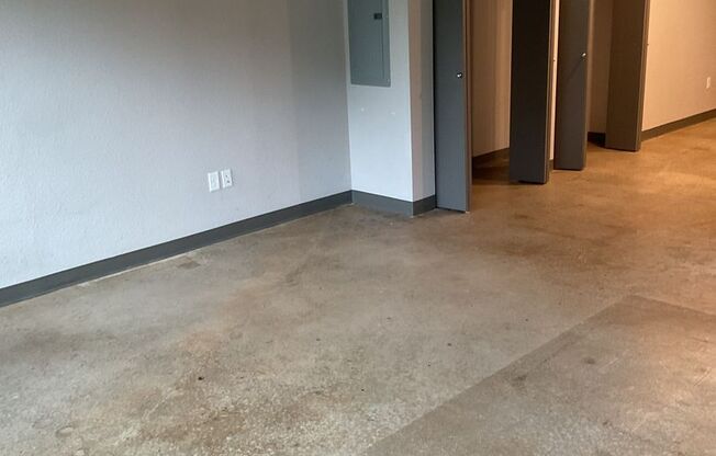 Studio, 1 bath, 735 sqft, $1,375, Unit 117