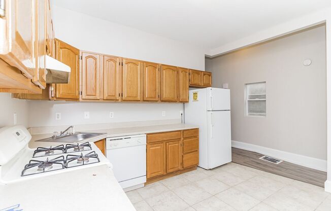 2 beds, 2 baths, $1,100, Unit Unit A