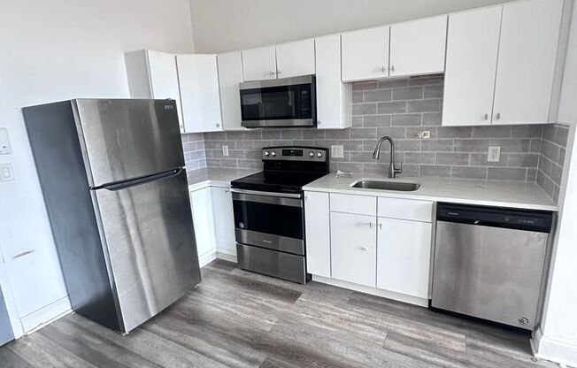2 beds, 1 bath, $1,325, Unit 412