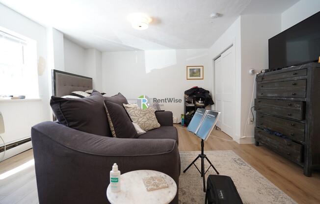 740 E 7 ST 