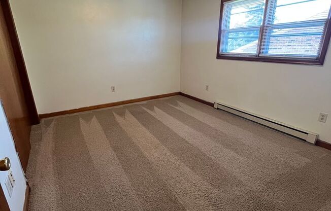 2 beds, 1 bath, 903 sqft, $1,290, Unit I-10