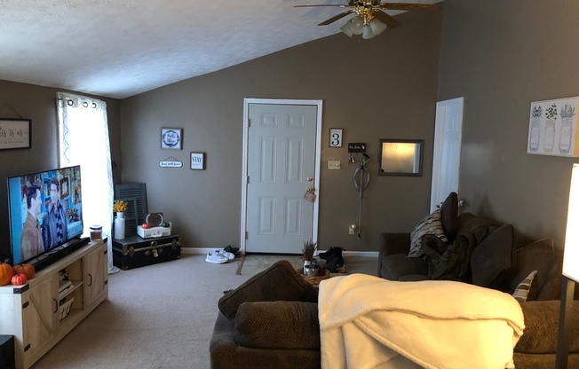 3 beds, 2 baths, $1,575