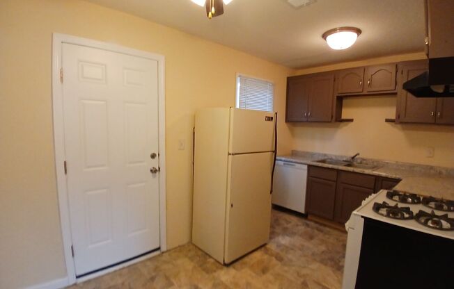 3 beds, 1 bath, $1,400