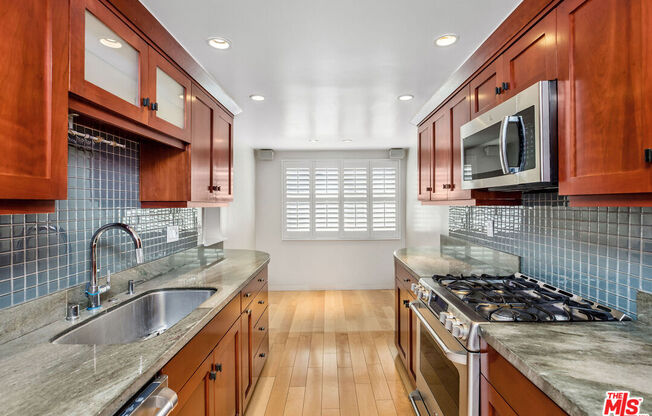 17207 PALISADES CIR