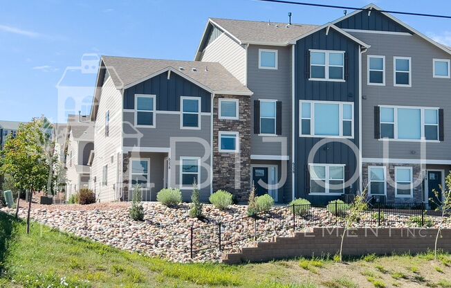 Beautiful Townhome across from Cumbre Vista Park