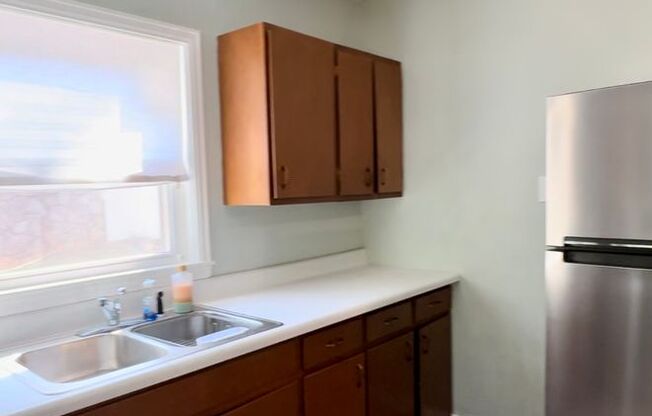 2 beds, 1 bath, $1,700