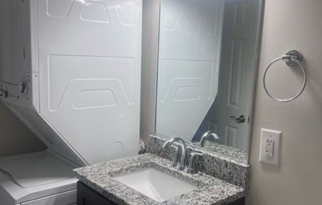 2 beds, 1 bath, 863 sqft, $2,100, Unit 5335 #3