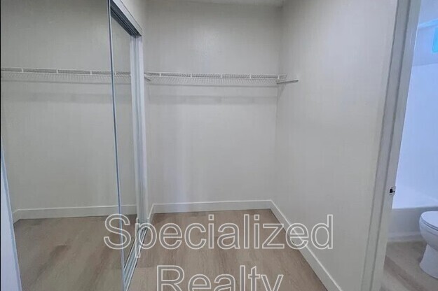 342 E PROVIDENCIA AVE