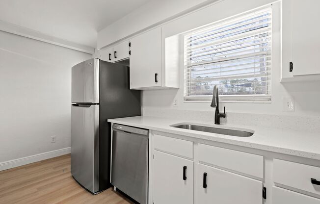 2 Bedroom/1 Bathroom Move-in Ready Townhome w\ 1 Month Free Rent!!