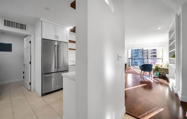 1 bed, 1.5 baths, 962 sqft, $5,000, Unit 809