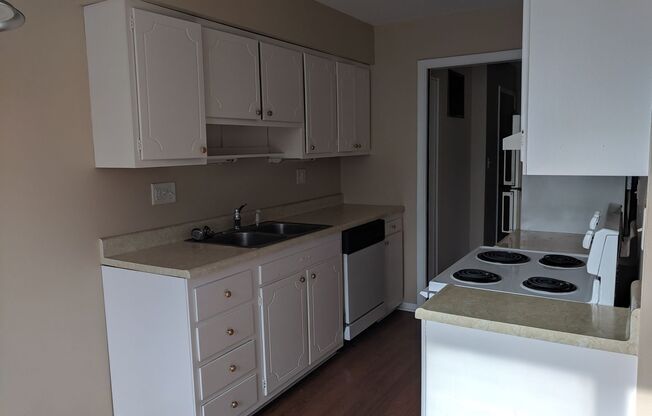 2 beds, 1 bath, 880 sqft, $950, Unit 39