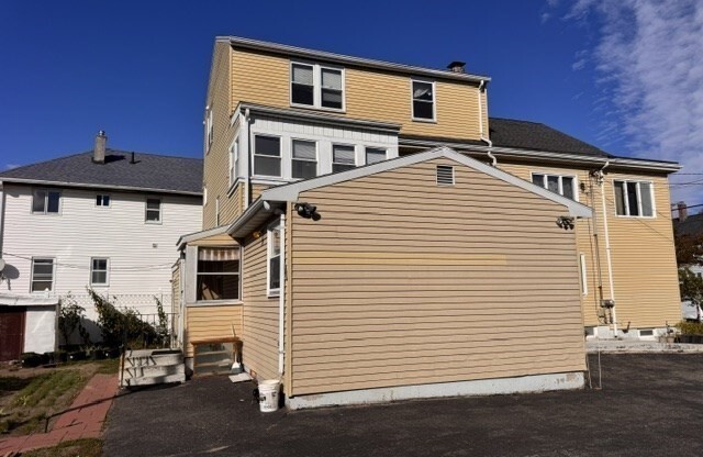 3 beds, 2 baths, 2,000 sqft, $3,150, Unit 2